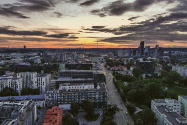 Kuzey Avrupa 'nın en büyük ortaçağ kasabalarından Vilnius Old Town' un havadan görünüşü. Litvanya 'nın Vilnius şehrinin UNESCO tarafından işlenmiş yaz manzarası
