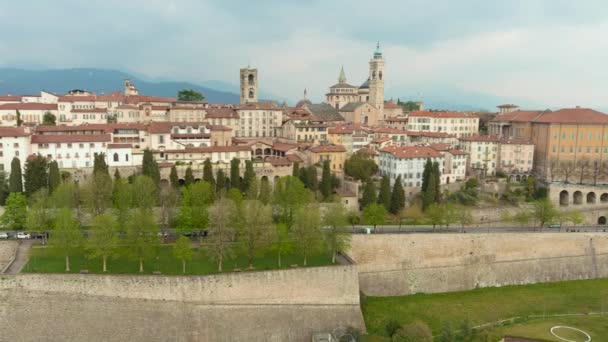 Scenic Aerial View Bergamo City Northeast Milan Flying Citta Alta — Stockvideo