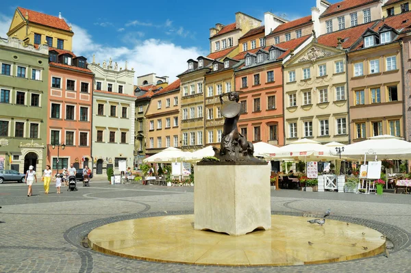 Warsaw Polonia Agosto 2021 Los Turistas Exploran Hermosa Plaza Del — Foto de Stock