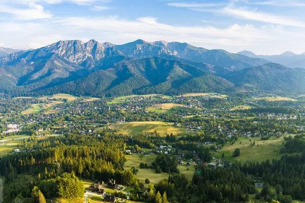 Tatra Dağları Nın Altındaki Zakopane Kasabasının Havadan Görünüşü Gubalowka Sıradağlarından — Stok fotoğraf