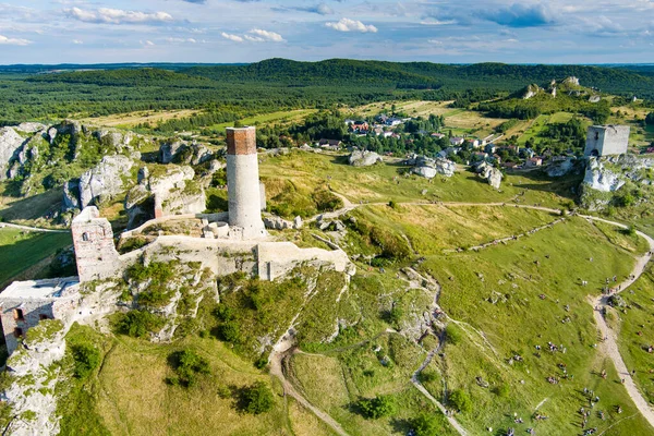 奥尔斯琴城堡的空中景观是传说中城堡建筑群中最有名 最风景如画的遗迹之一 这些城堡曾经耸立在波兰西里西亚克拉科夫 捷克人的高地上空 — 图库照片