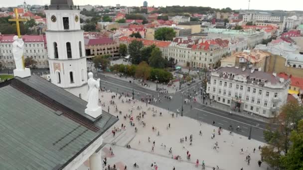 从维尔纽斯到白俄罗斯边境的50 000人的链条支持了白俄罗斯的民主 立陶宛人民对邻国的抗议人民表示声援 — 图库视频影像