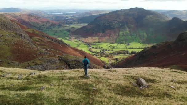 Aerial Footage Female Tourist Enjoying View Great Langdale Valley Lake — 비디오
