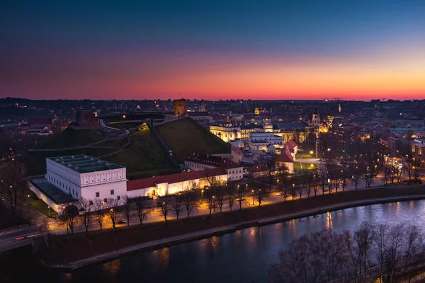 Сценический Вид Воздуха Старый Город Вильнюса Реку Нерис Ночью Закат — стоковое фото