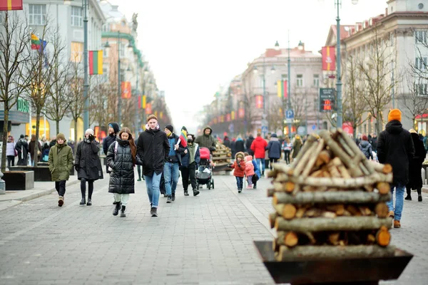 Βιλνιοσ Λιθουανια Φεβρουαριου 2022 Εκατοντάδες Άνθρωποι Παρευρίσκονται Στον Εορτασμό Της — Φωτογραφία Αρχείου