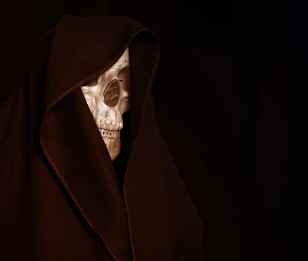 Skeleton in a black hood. Mystical image. — Stock Photo, Image