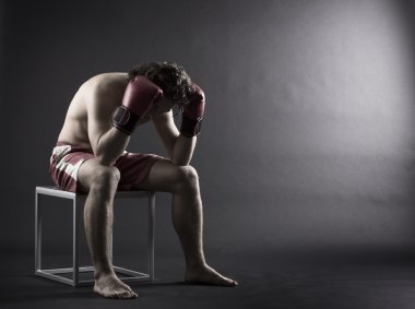 konsantre boxer erkek