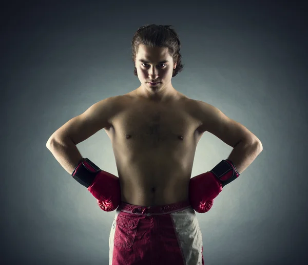 Boxeador con guantes rojos — Foto de Stock