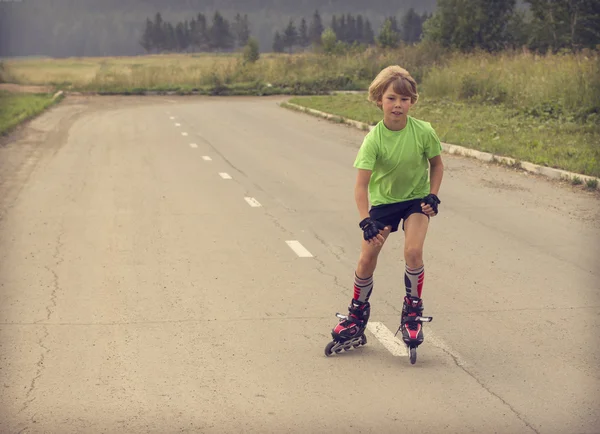 Boy rollerblading — Stock Photo, Image