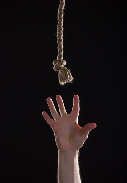 Hands reach for a rope — Stock Photo, Image