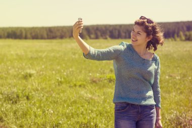 Kız kendini fotoğraf çekme