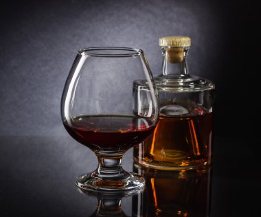 konyak şişesi ve cam