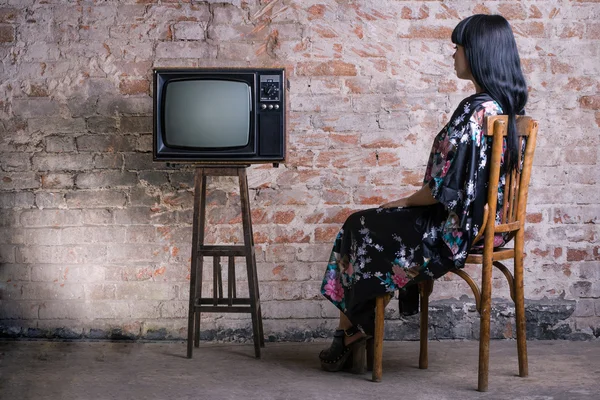 Woman and old television — Stock Photo, Image