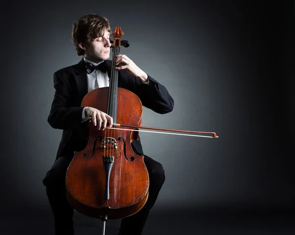 Violoncellista che suona musica classica al violoncello — Foto Stock