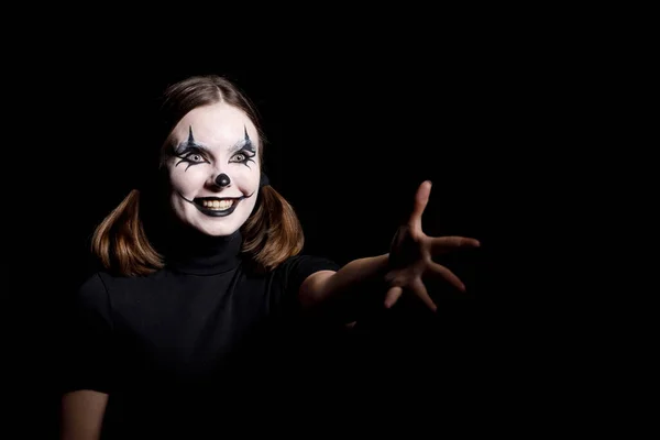Емоційний Портрет Страшної Клоунки Темному Тлі Хеллоуїн — стокове фото