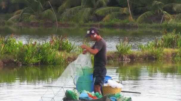 Fisherman pulling in his net — Stock Video