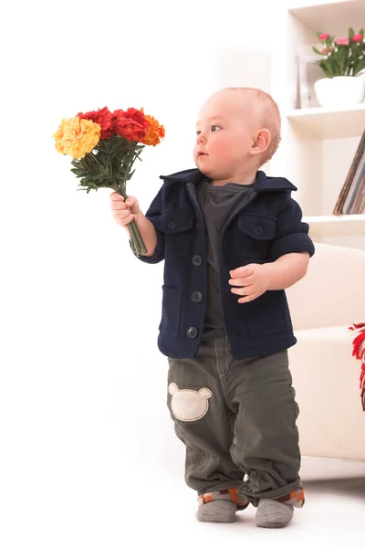 Ragazzo con fiori — Foto Stock