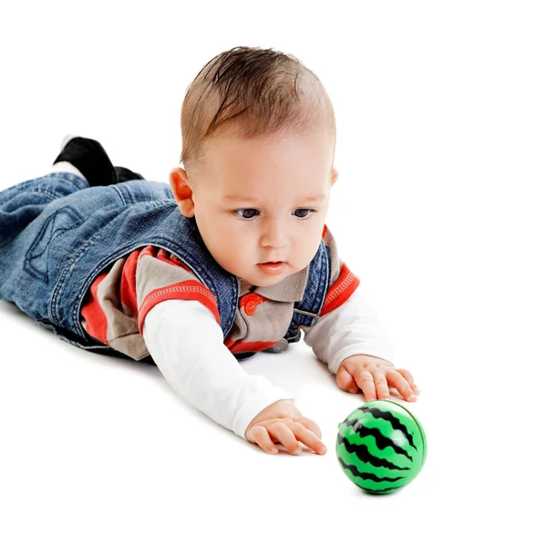Kleiner Junge mit Ball — Stockfoto