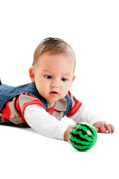 Kleiner Junge mit Ball — Stockfoto