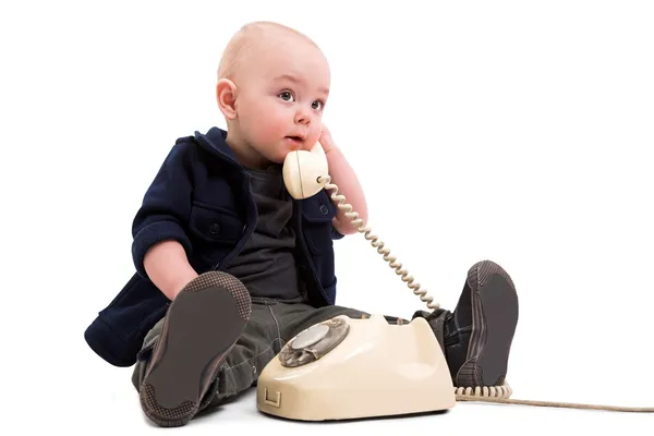 Jongen met oude telefoon — Stockfoto