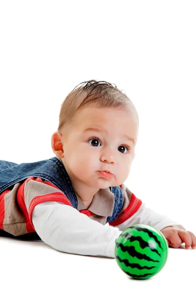 Kleiner Junge mit Ball — Stockfoto