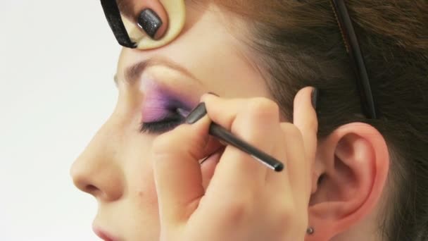 Make-up für ein Modell — Stockvideo