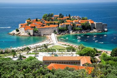 Sveti Stefan, Karadağ 'da küçük bir ada ve tatil beldesi.