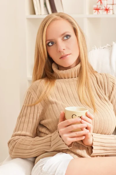 Lány csésze kávé Stock Fotó