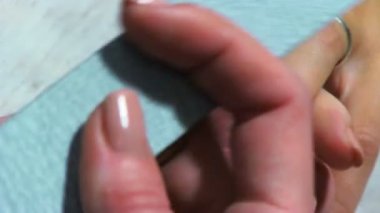 Manikür yapma. iyi bakımlı bir kadın avuç içi