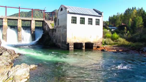 Gamla dammen av vattenkraftverk — Stockvideo