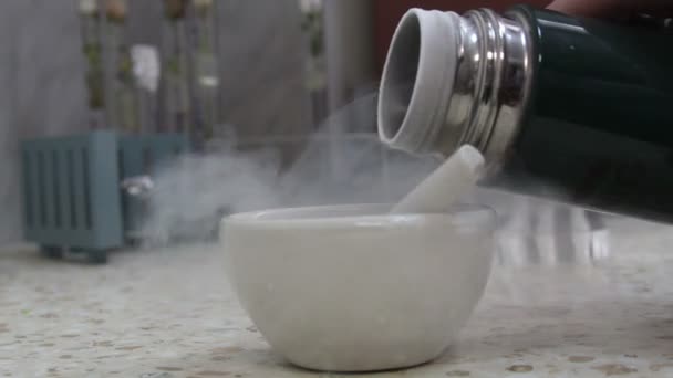 Biología Molecular. Mujer trabajando en laboratorio — Vídeo de stock