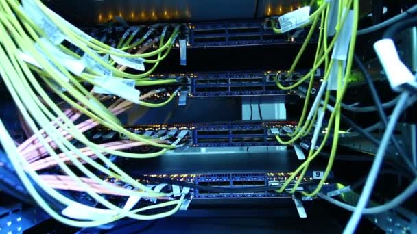 Supercomputer mit Kabeln und Lampen — Stockvideo