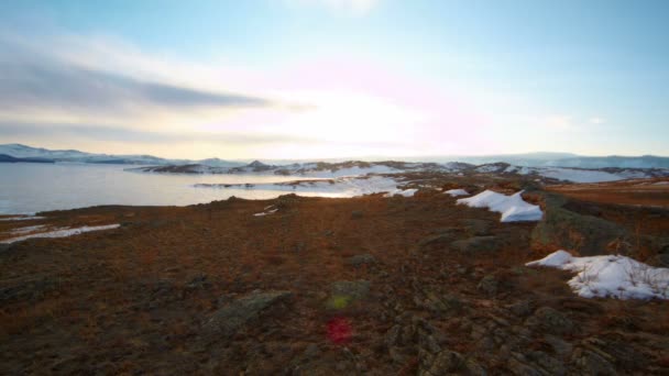 Puesta de sol en el lago de invierno — Vídeos de Stock