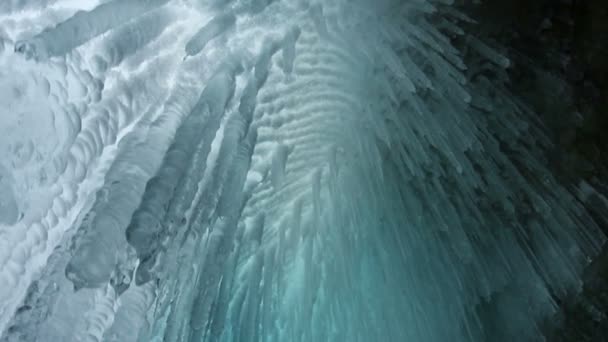 Icicle en la cueva de cerca — Vídeos de Stock