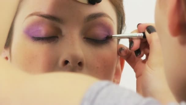 Maquiagem por estilista — Vídeo de Stock