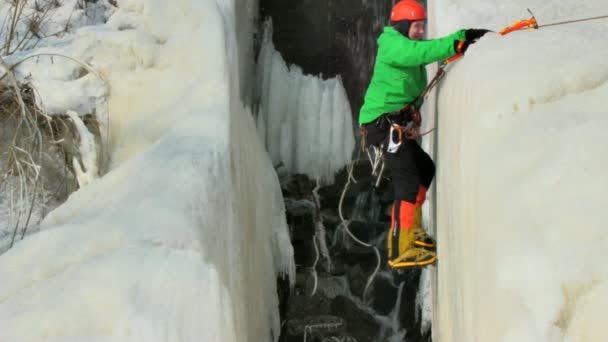 Escalador de hielo — Vídeos de Stock