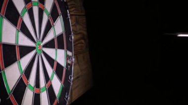 Dart oyununda iyi skor.