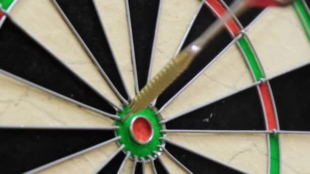 Gute Punktzahl Spiel Der Darts — Stockvideo