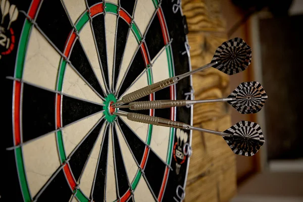 Metal Tipped Darts Stuck Competition Dartboard — Stockfoto