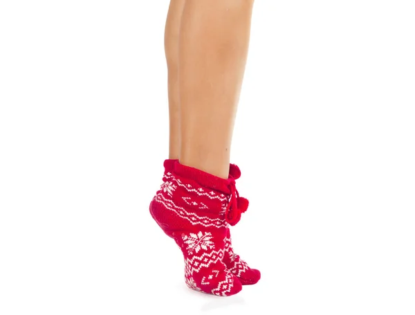 条纹袜子的腿女性 — 图库照片