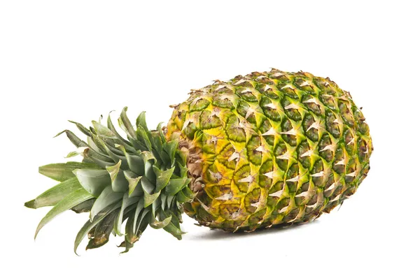 Ananas na białym tle — Zdjęcie stockowe