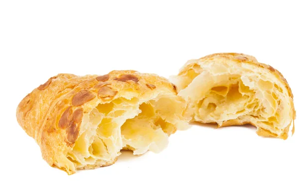 Croissant med nötter isolerade — Stockfoto