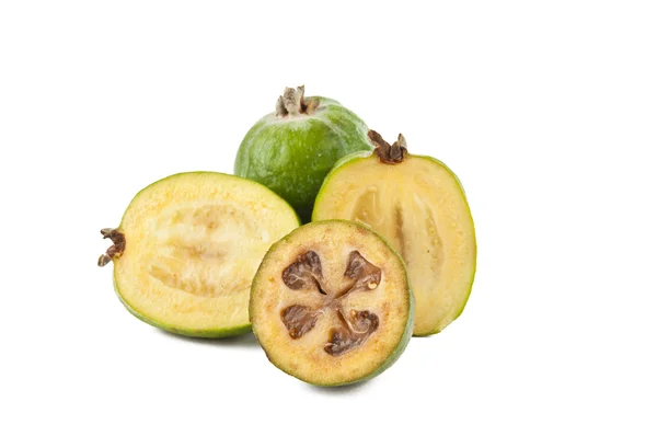 Tagliare feijoas isolati — Foto Stock