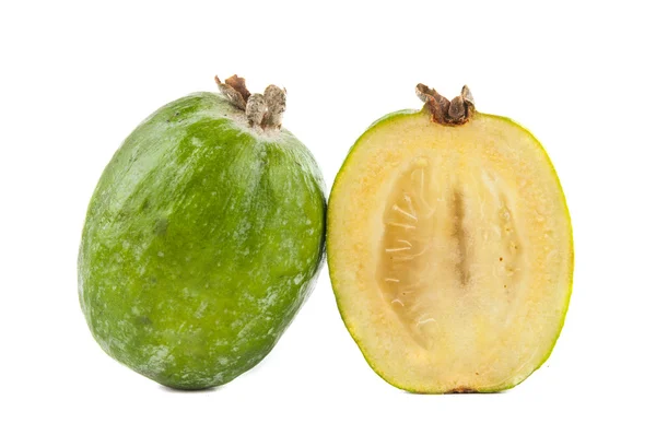 Tagliare feijoas isolati — Foto Stock