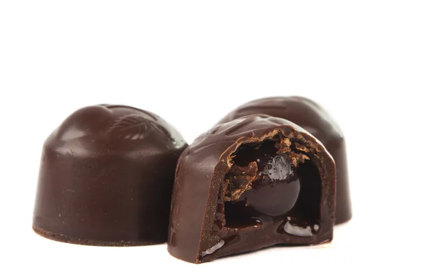 Snoep met zoete kers, chocolade en siroop likeuren — Stockfoto