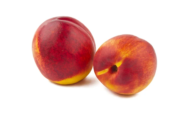 Saftige Pfirsich isoliert — Stockfoto