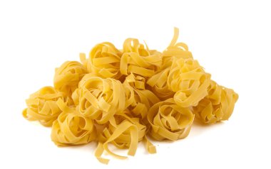 İtalyan makarna fettuccine yuva izole