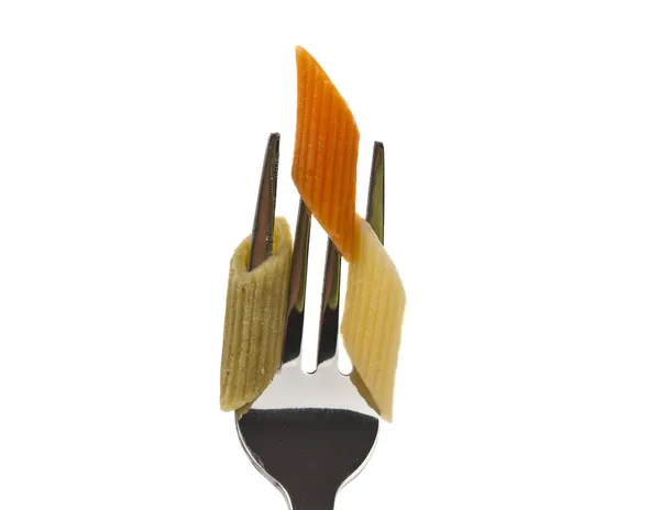 Kokt pasta på en gaffel isolerade — Stockfoto