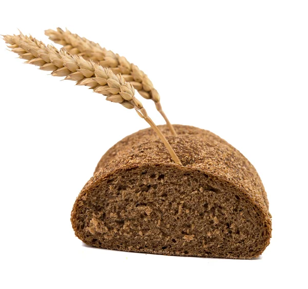 Chleb żytni na białym tle — Zdjęcie stockowe