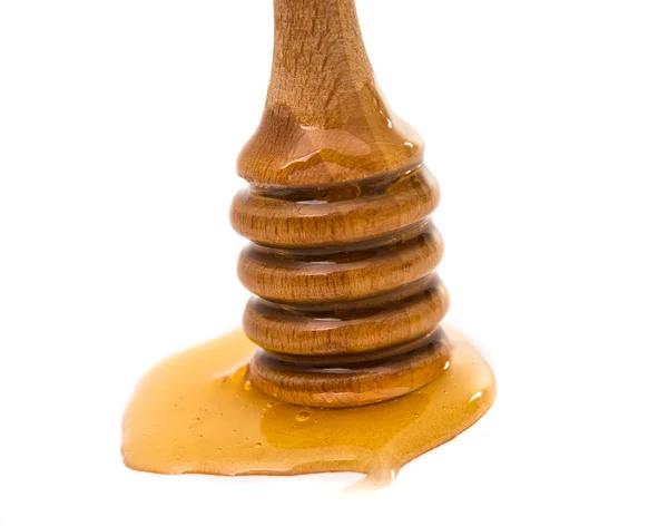 Miel goteando de un tarro de miel de madera —  Fotos de Stock